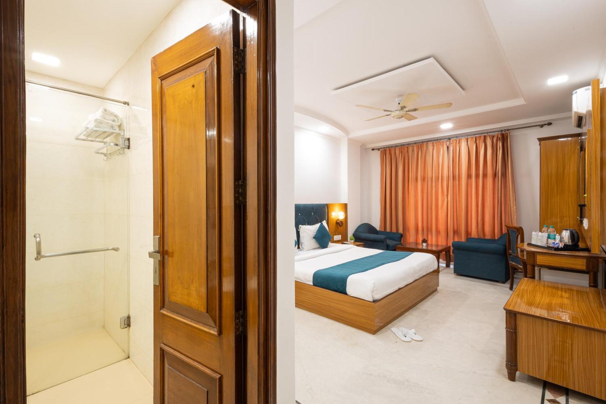 Hotel Panickers Residency - Ajmal Khan Market Near Karol Bagh Metro Deli Exterior foto