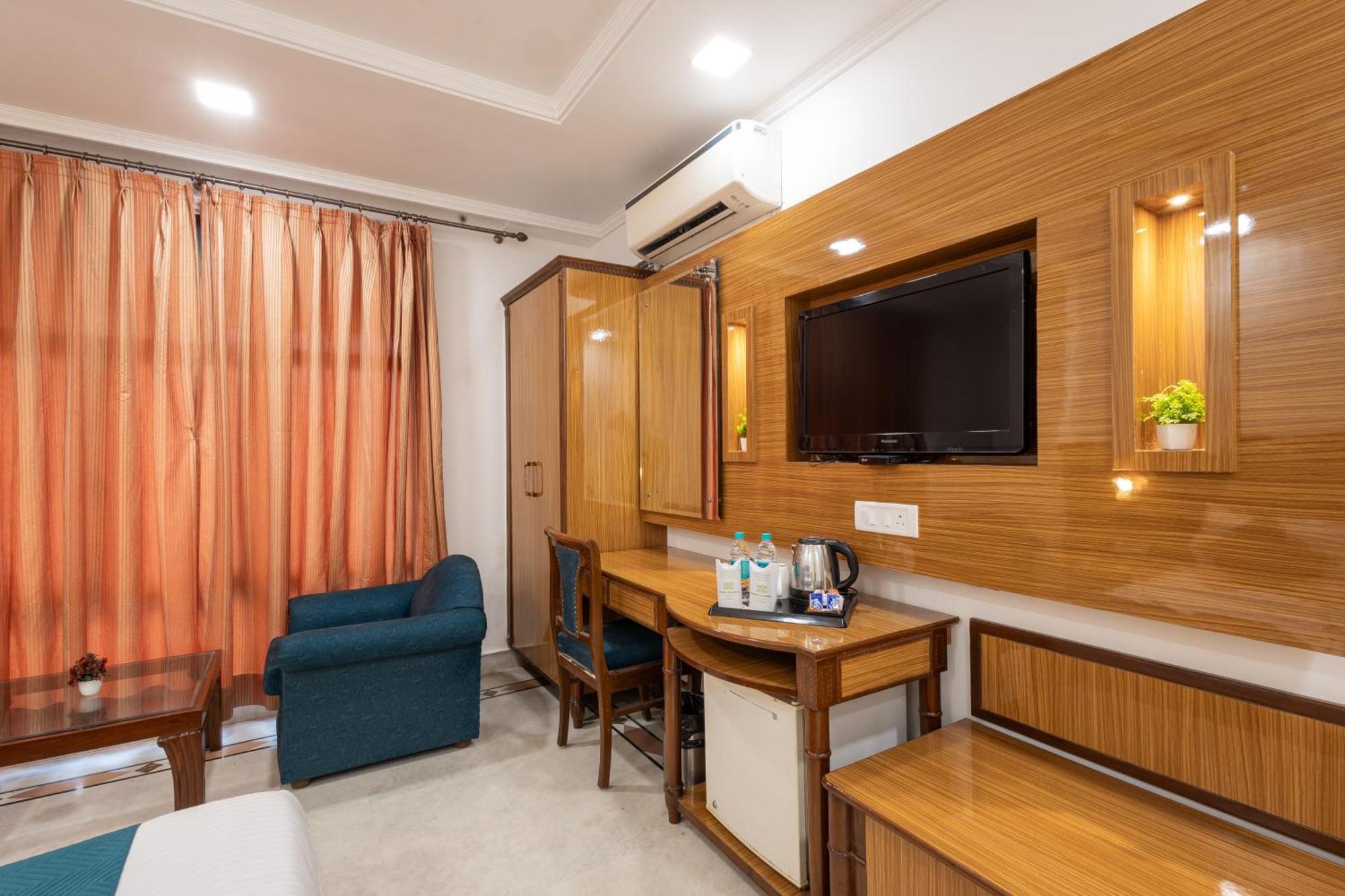 Hotel Panickers Residency - Ajmal Khan Market Near Karol Bagh Metro Deli Exterior foto