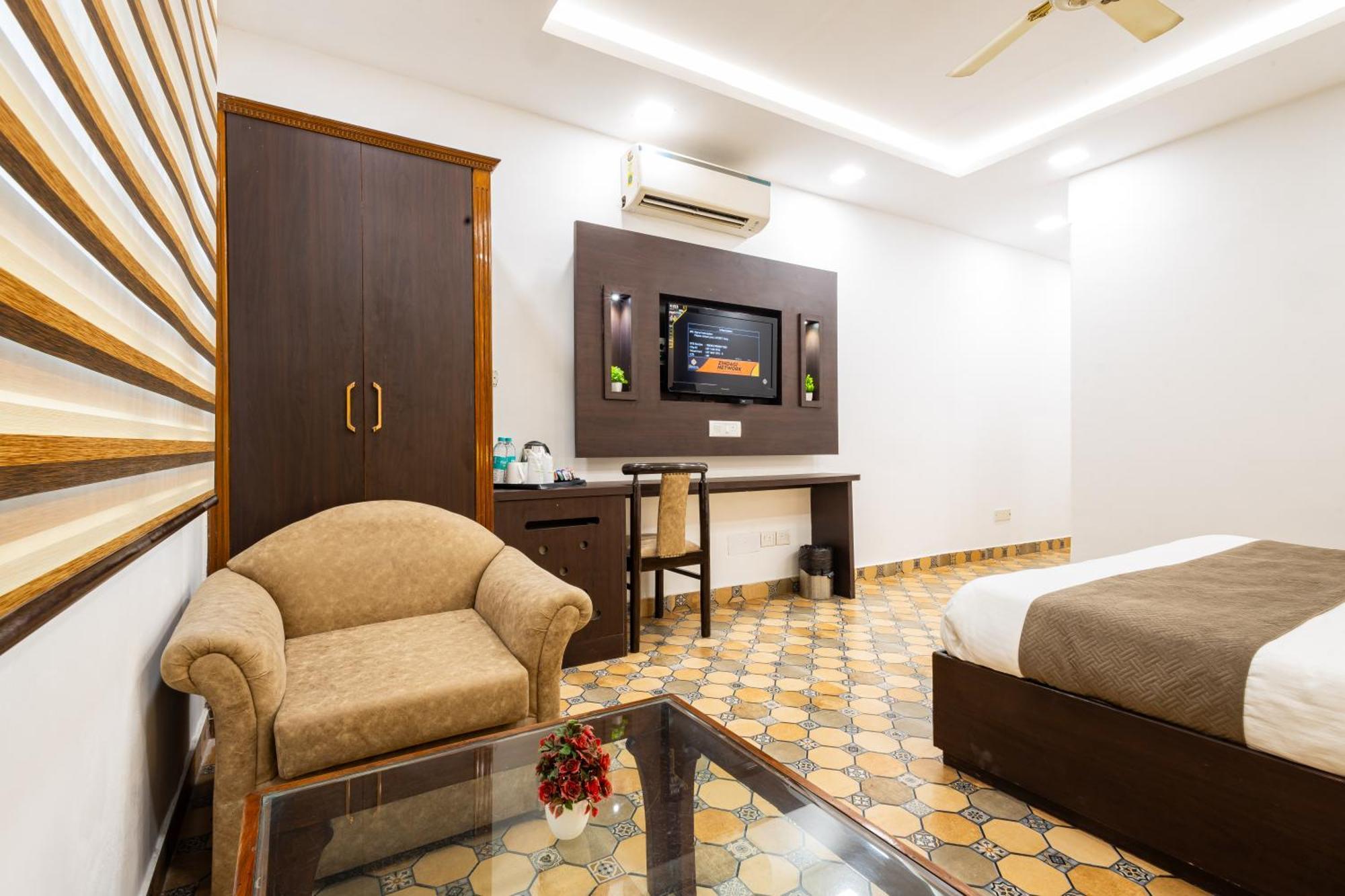 Hotel Panickers Residency - Ajmal Khan Market Near Karol Bagh Metro Deli Exterior foto
