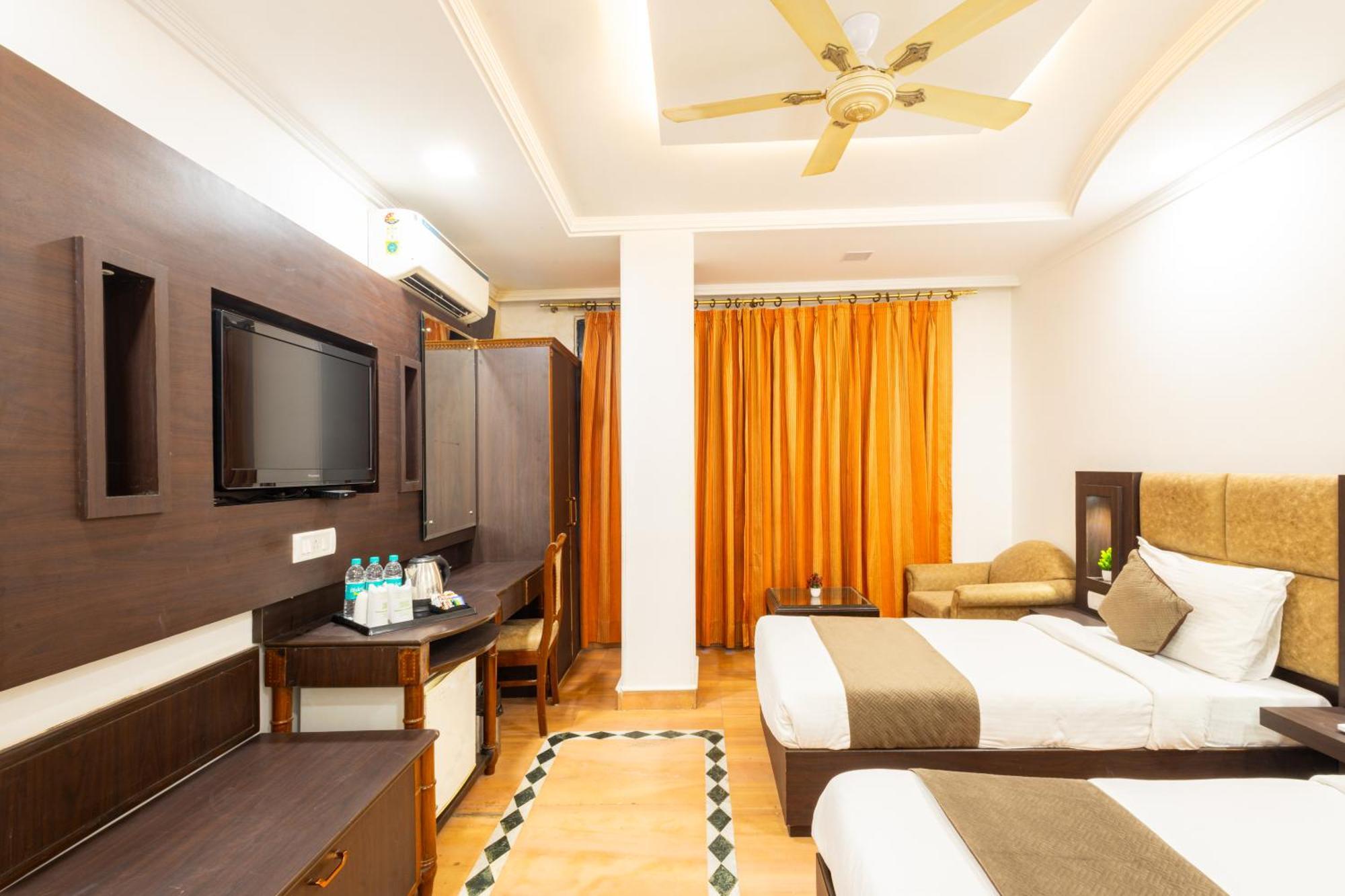 Hotel Panickers Residency - Ajmal Khan Market Near Karol Bagh Metro Deli Exterior foto