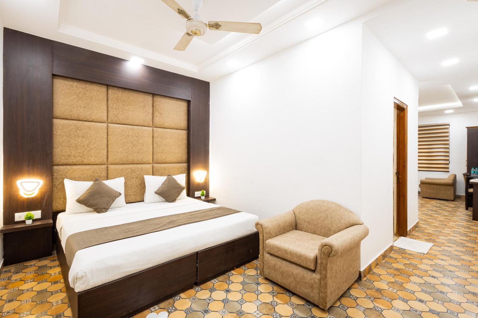 Hotel Panickers Residency - Ajmal Khan Market Near Karol Bagh Metro Deli Exterior foto
