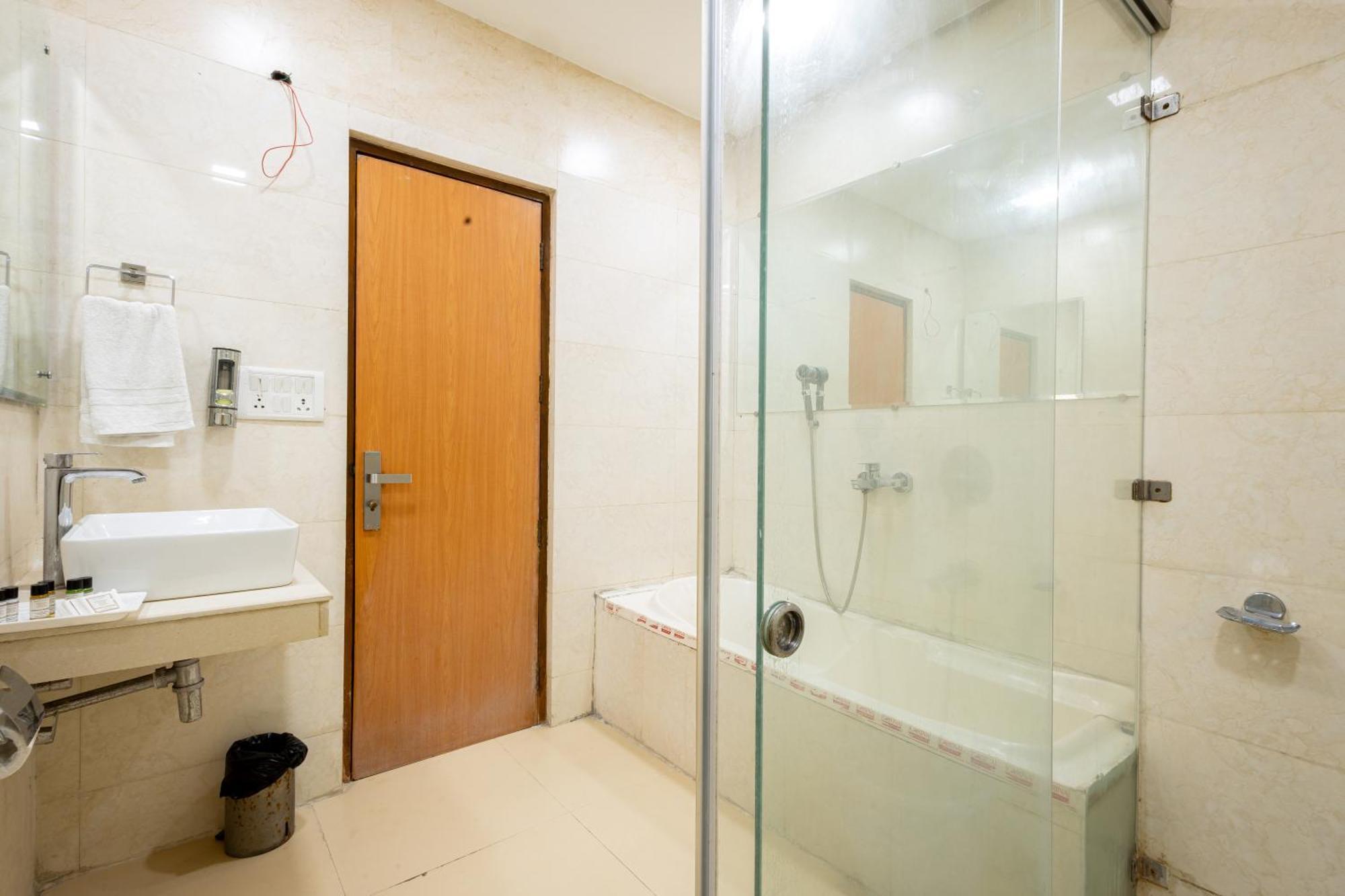 Hotel Panickers Residency - Ajmal Khan Market Near Karol Bagh Metro Deli Exterior foto