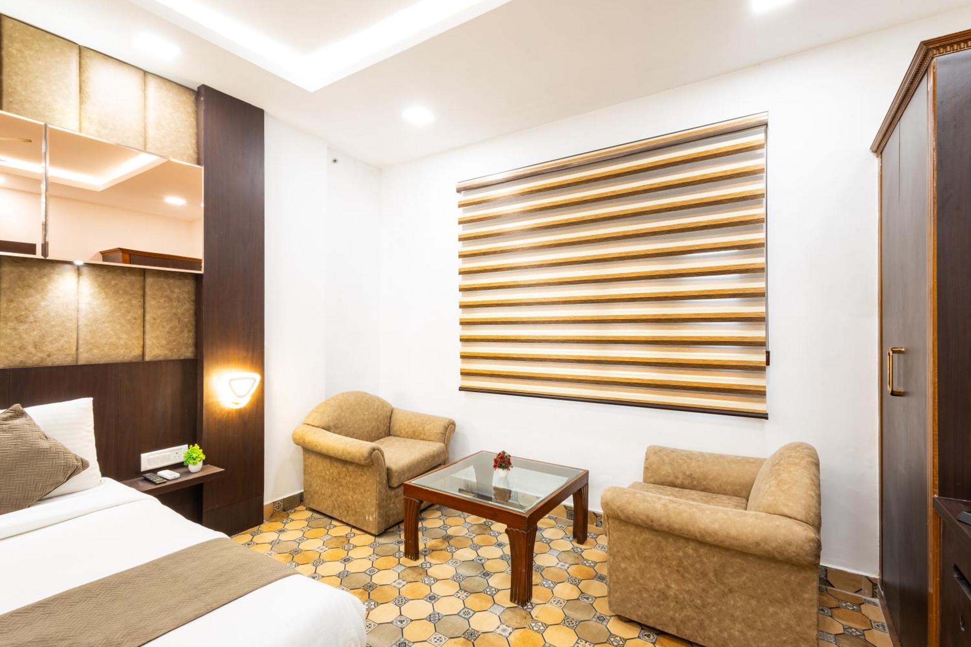Hotel Panickers Residency - Ajmal Khan Market Near Karol Bagh Metro Deli Exterior foto