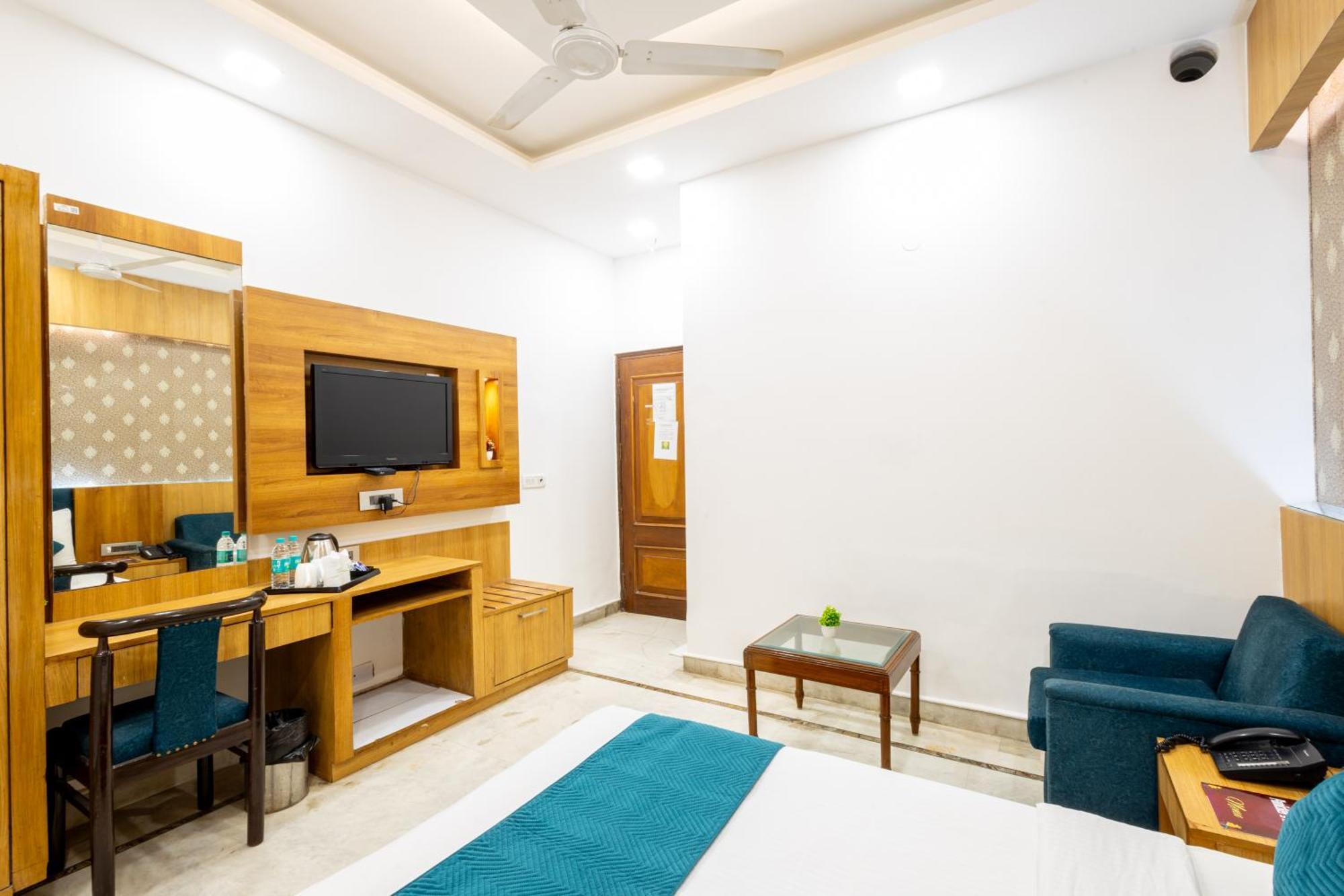 Hotel Panickers Residency - Ajmal Khan Market Near Karol Bagh Metro Deli Exterior foto