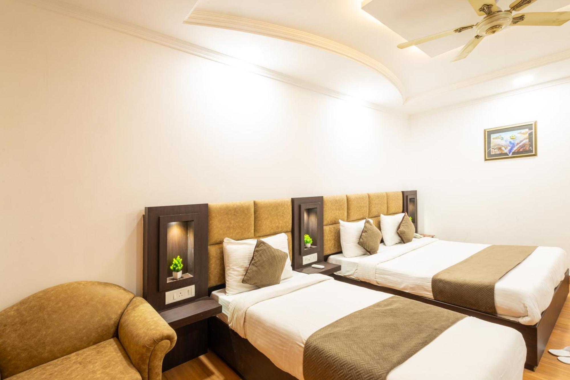Hotel Panickers Residency - Ajmal Khan Market Near Karol Bagh Metro Deli Exterior foto