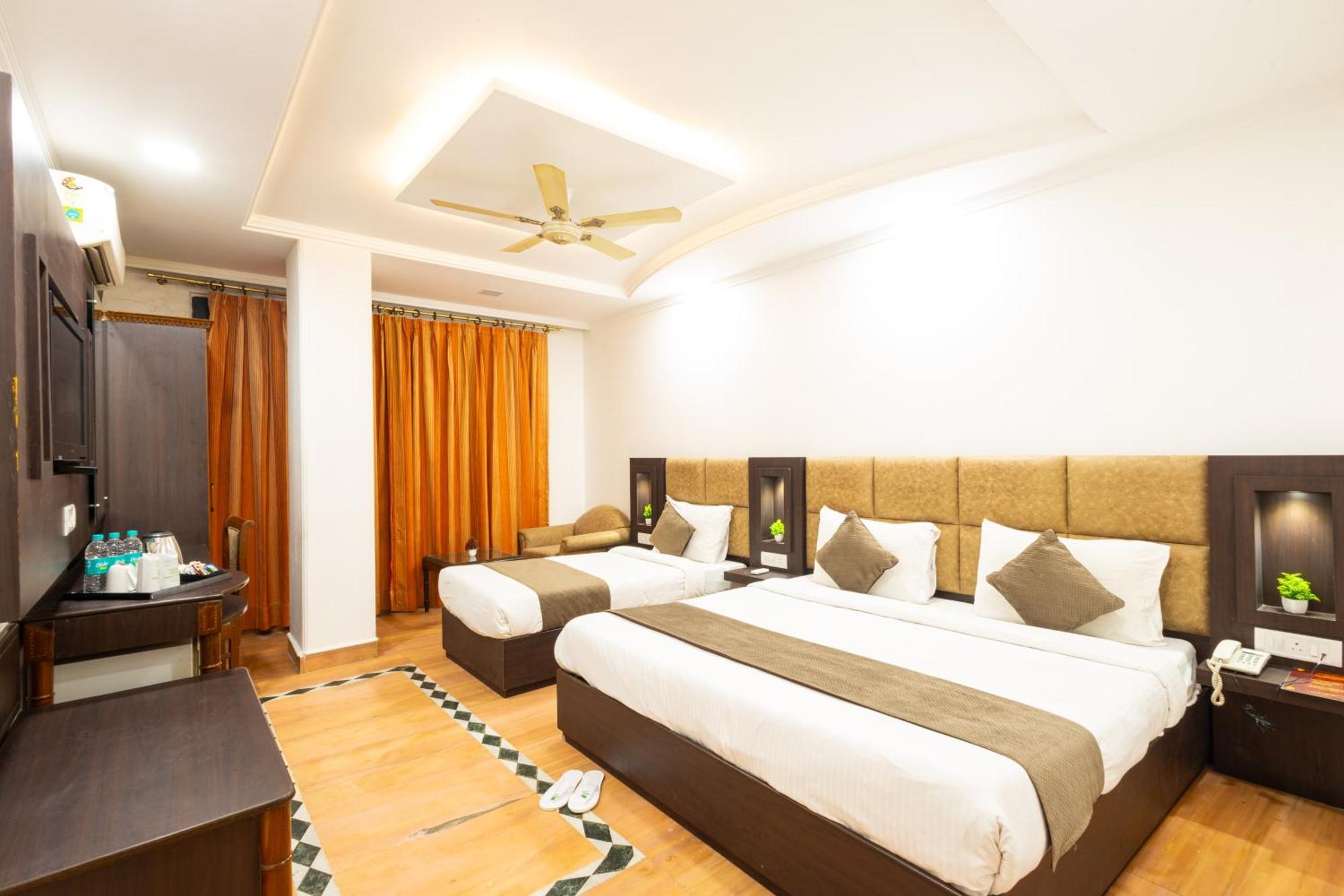Hotel Panickers Residency - Ajmal Khan Market Near Karol Bagh Metro Deli Exterior foto